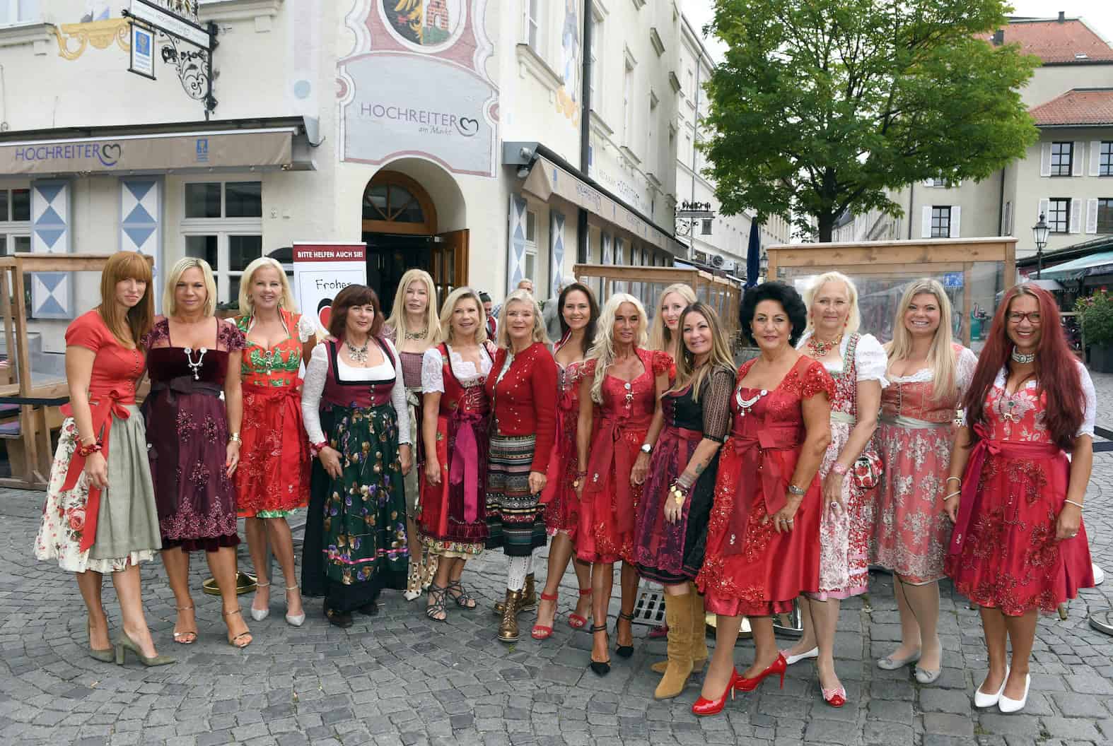 Ladies RED WIESN, Fotovermerk: Schneider-Press/Wolfgang Breiteneicher