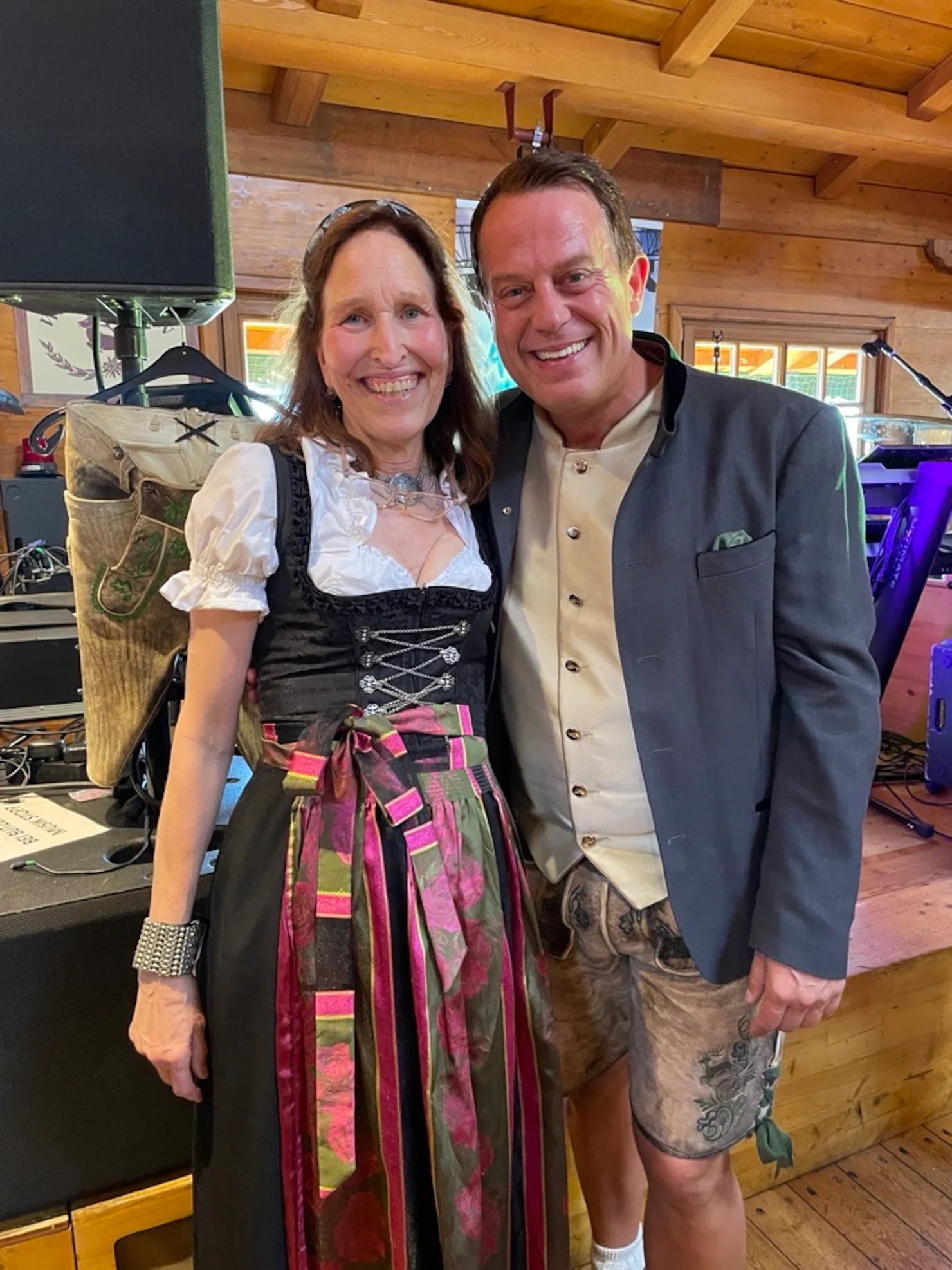 Christine Bronner zusammen mit Entertainer Gregor Glanz in der „Wildstubn“.