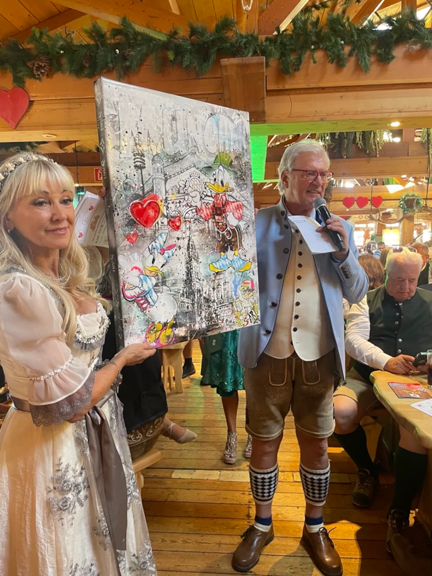 Kunst für den guten Zweck: Michael Hartl bei der Benefizveranstaltung auf der Wiesn.