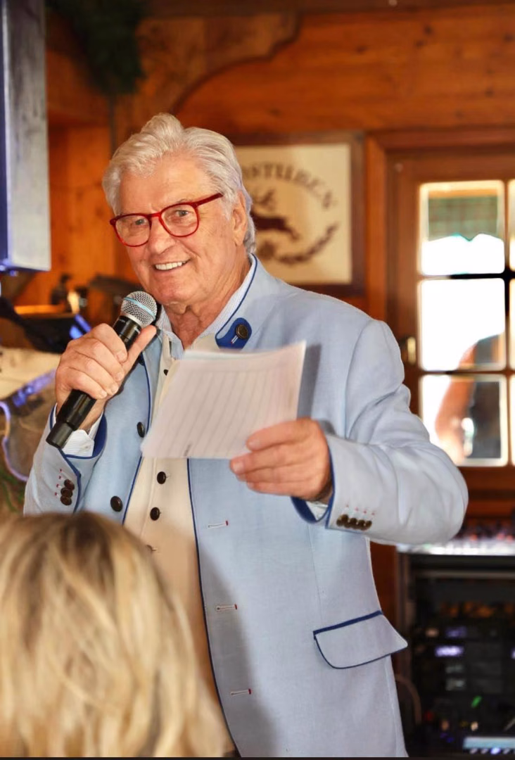 Michael moderiert den Charity Lunch